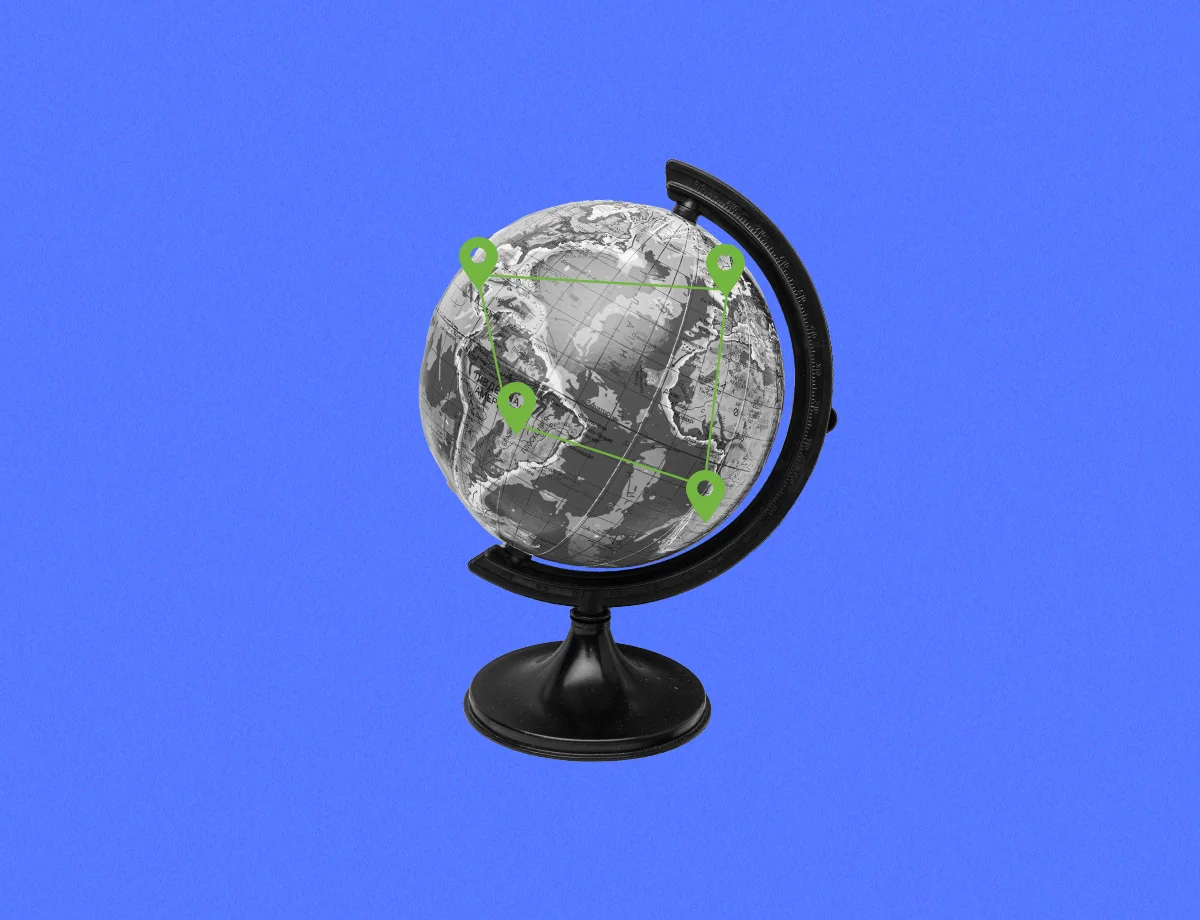 Globo terráqueo con puntos verdes localizados en varias partes del mundo conectados con líneas punteadas sobre un fondo azul representando la importancia de conocer a su proveedor, una verificación conocida como Know Your Vendor (KYC / KYC).